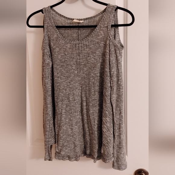 Cold Shoulder Shirt - Picture 2 of 4